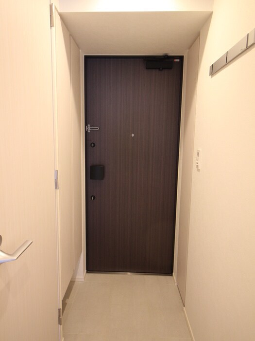 物件内観写真16　(玄関)