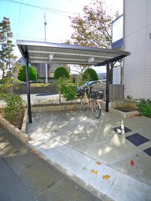 物件外観写真4　(駐輪場)