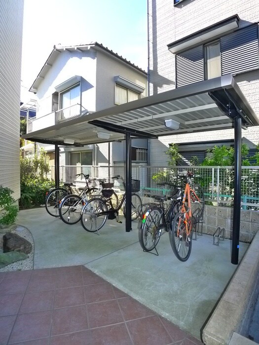 物件外観写真5　(駐輪場)