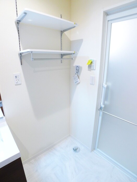 物件内観写真18　(洗濯機置場)