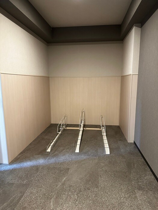 物件外観写真5　(駐輪場)