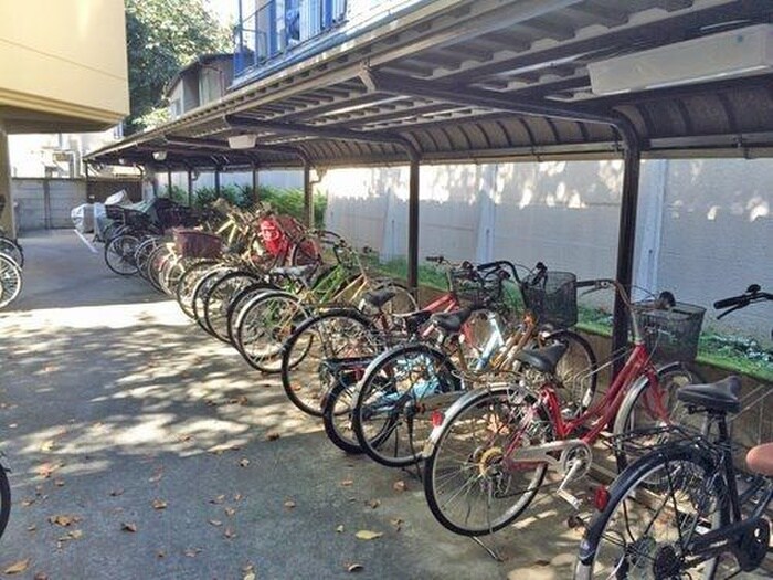 物件外観写真3　(駐輪場)