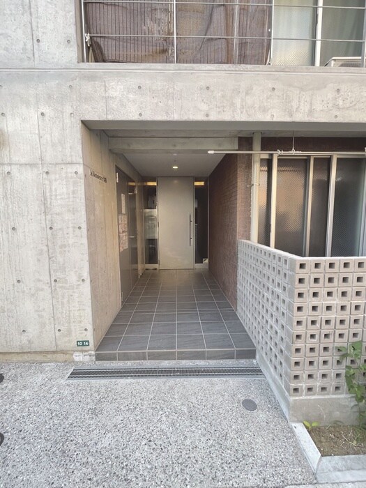 物件外観写真3　(エントランス部分)