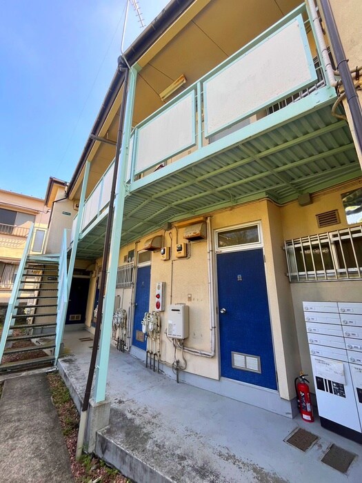 物件外観写真4　(エントランス部分)