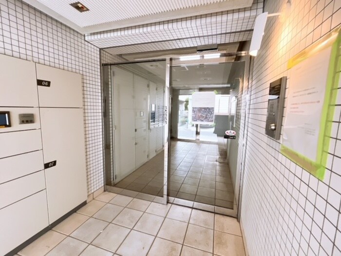 物件外観写真2　(エントランス部分)