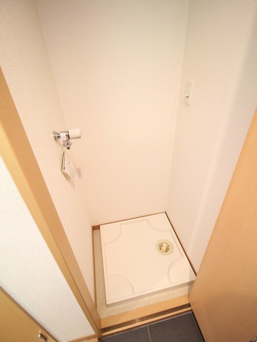 物件内観写真13　(洗濯機置場)