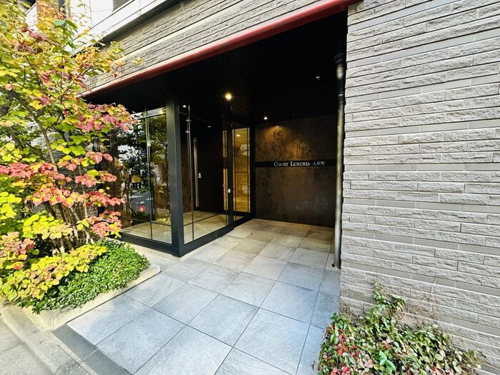 物件外観写真2　(エントランス部分)