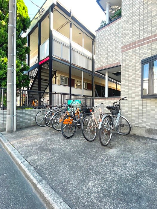物件外観写真5　(駐輪場)