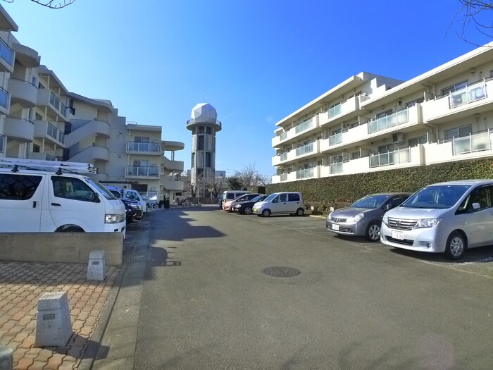 物件外観写真3　(駐車場)