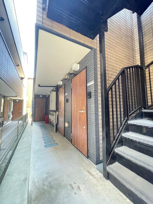 物件外観写真5　(エントランス部分)