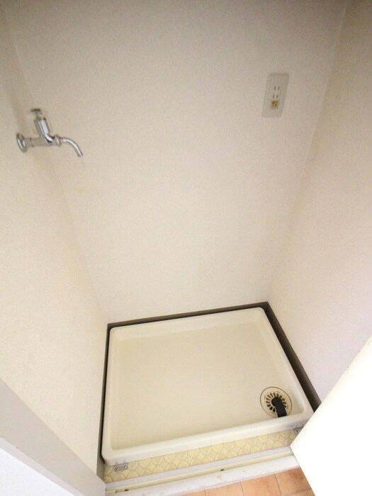 物件内観写真15　(洗濯機置場)