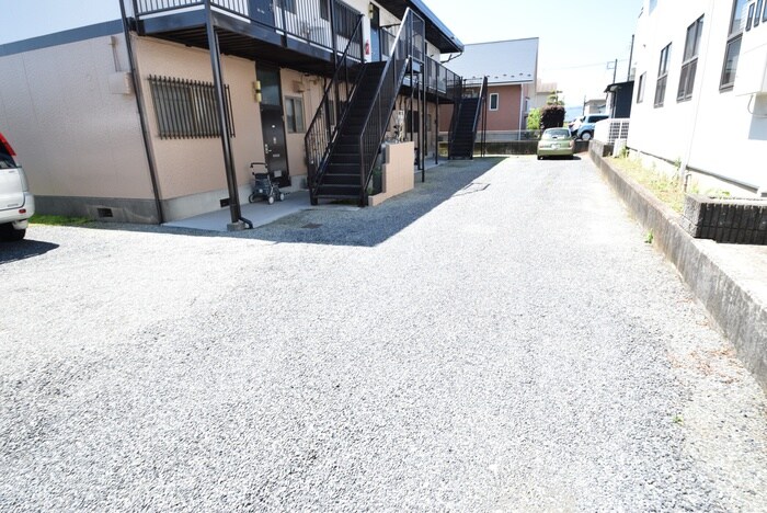 物件外観写真2　(駐車場)