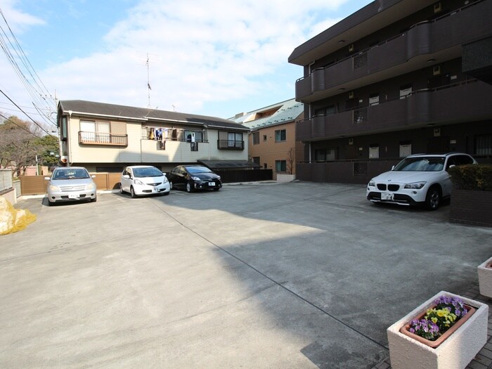 物件外観写真3　(駐車場)