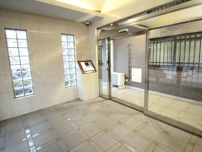 物件外観写真4　(エントランス部分)