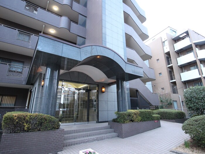 物件外観写真6　(エントランス部分)