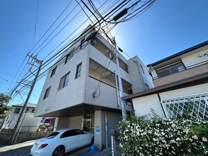 ロイヤルヒルズ石室外観写真