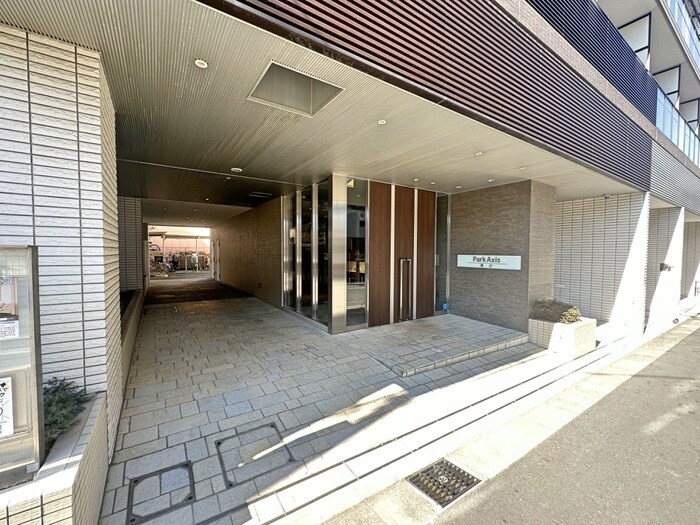 物件外観写真2　(エントランス部分)