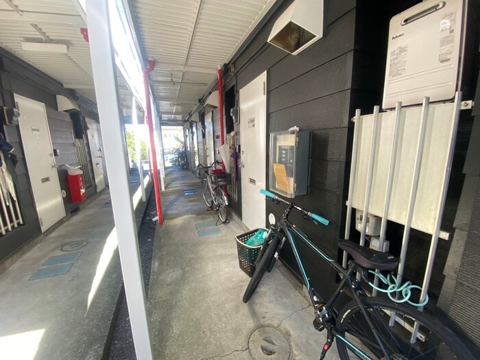 物件外観写真4　(エントランス部分)