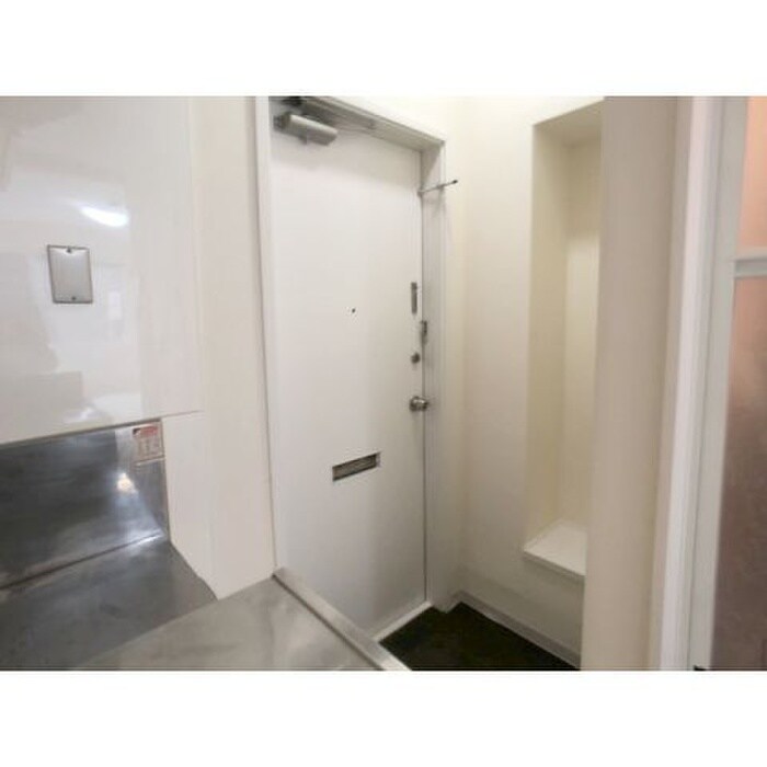 物件内観写真16　(玄関)