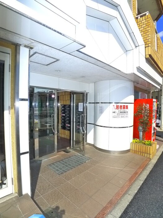 物件外観写真2　(エントランス部分)