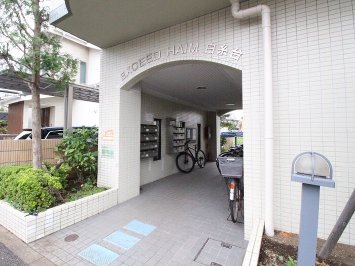 物件外観写真5　(エントランス部分)