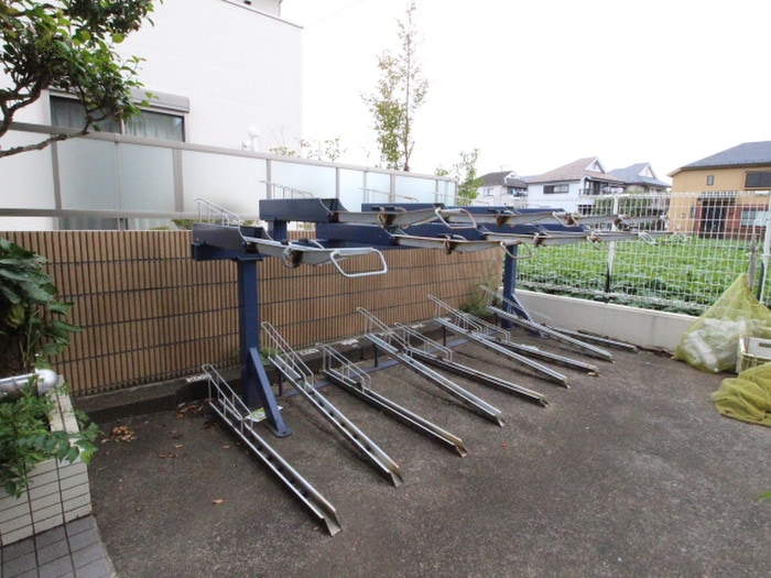 物件外観写真6　(駐輪場)