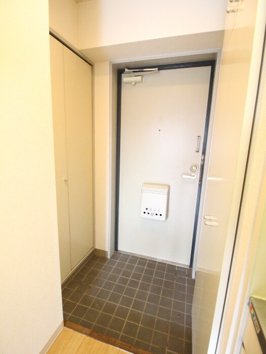 物件内観写真16　(玄関)