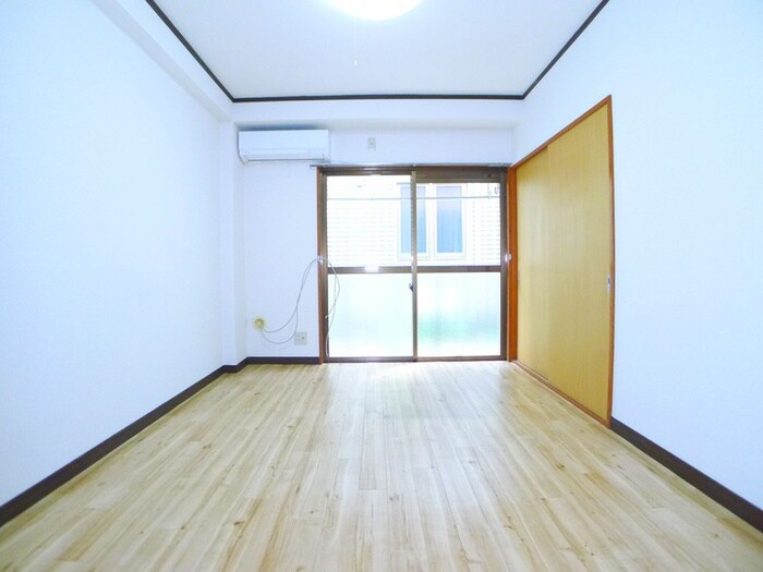 物件内観写真7　(室内からの展望)