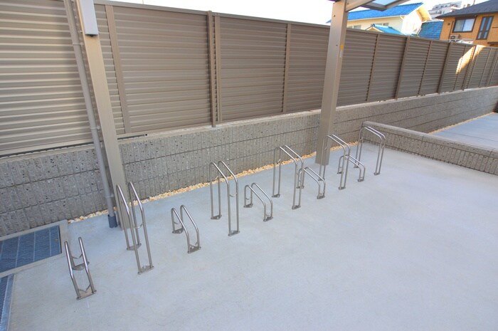 物件外観写真6　(駐輪場)