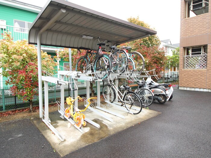 物件外観写真3　(駐車場)