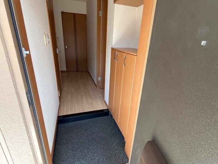 物件内観写真16　(玄関)