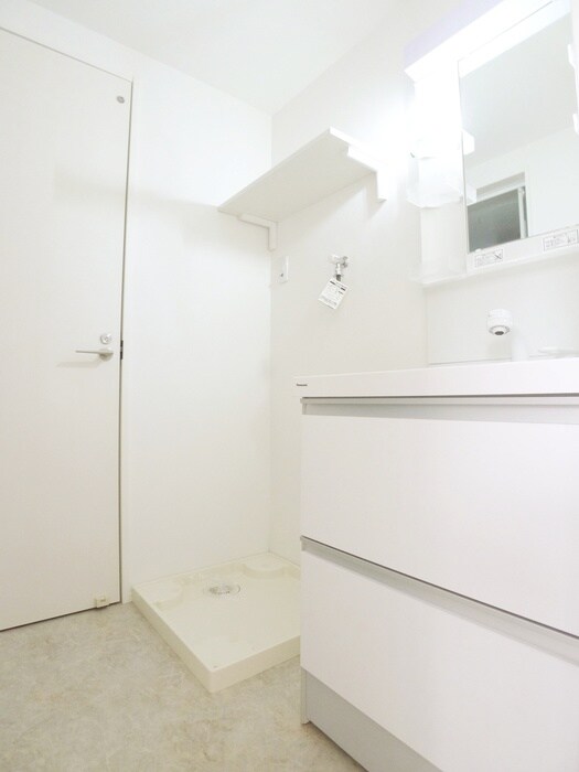 物件内観写真12　(洗濯機置場)