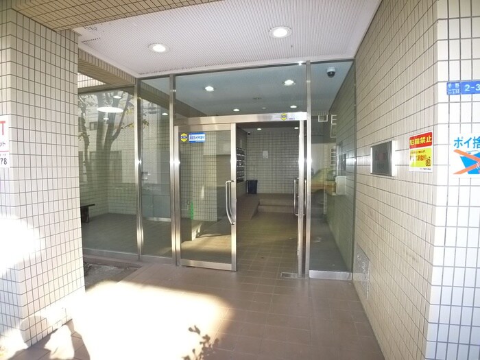 物件外観写真3　(エントランス部分)