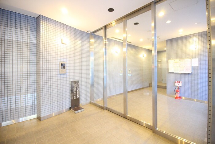 物件外観写真5　(エントランス部分)