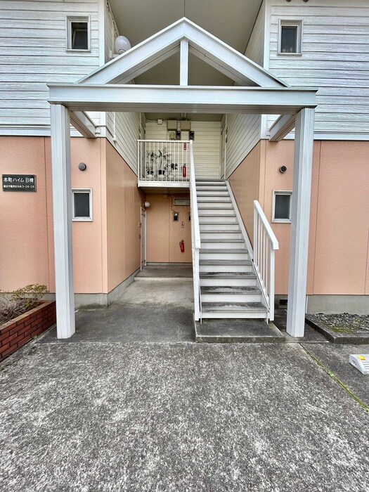 物件外観写真3　(エントランス部分)