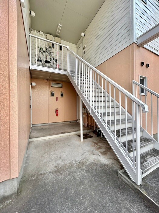 物件外観写真4　(エントランス部分)