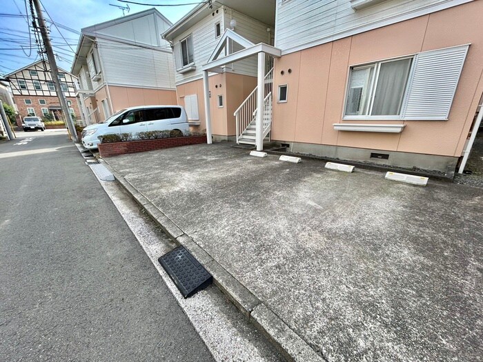 物件外観写真6　(駐車場)