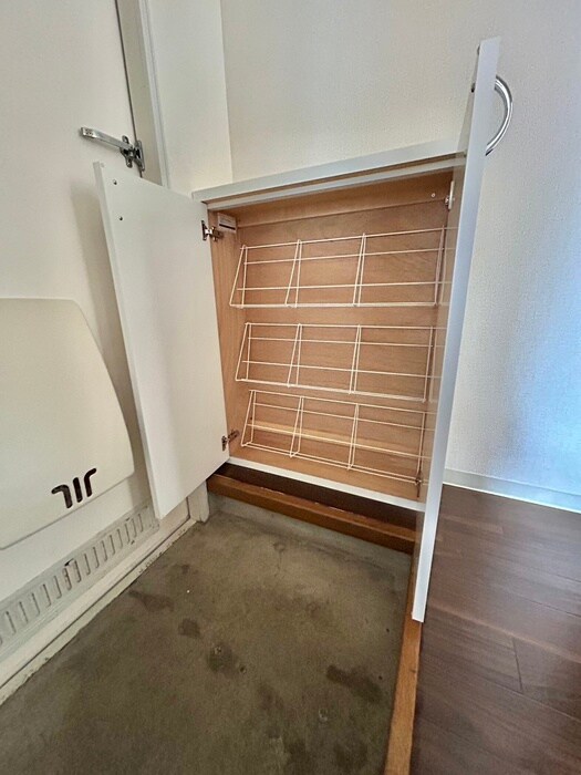 物件内観写真18　(靴箱)