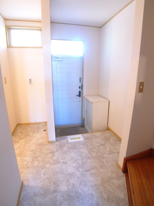物件内観写真11　(玄関)