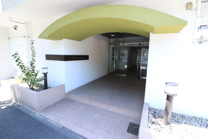 物件外観写真3　(エントランス部分)