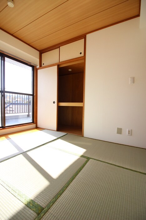 物件内観写真16　(収納)