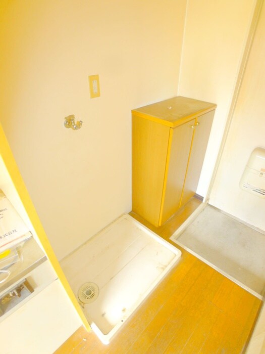 物件内観写真14　(洗濯機置場)