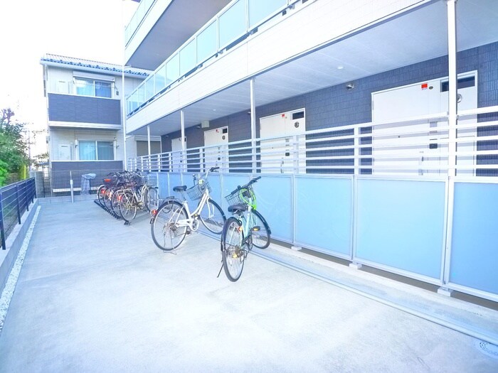 物件外観写真4　(駐輪場)