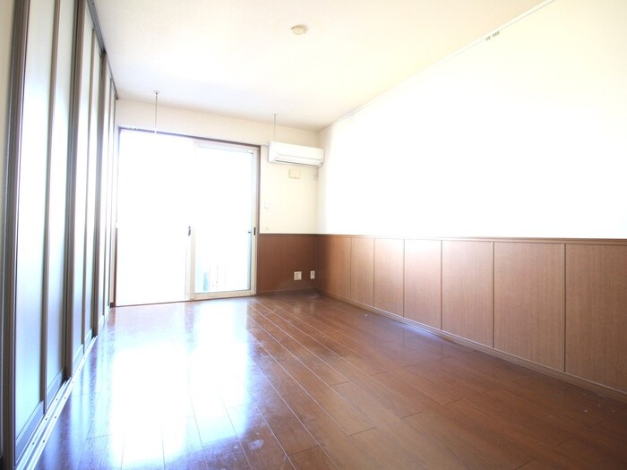 物件内観写真7　(室内からの展望)