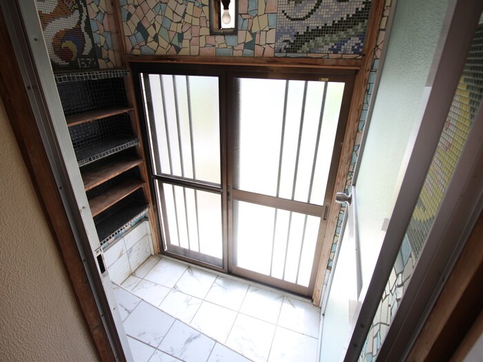 物件内観写真13　(玄関)