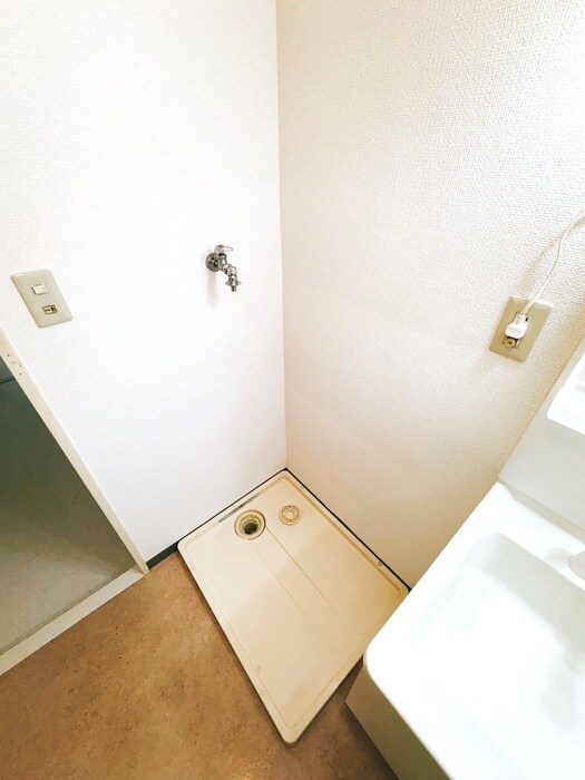 物件内観写真11　(洗濯機置場)