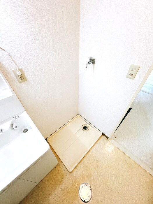 物件内観写真11　(洗濯機置場)