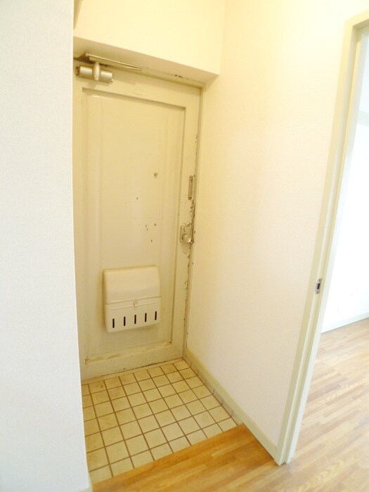 物件内観写真14　(玄関)