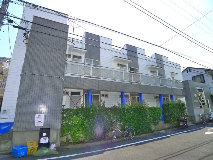 物件外観写真2　(エントランス部分)