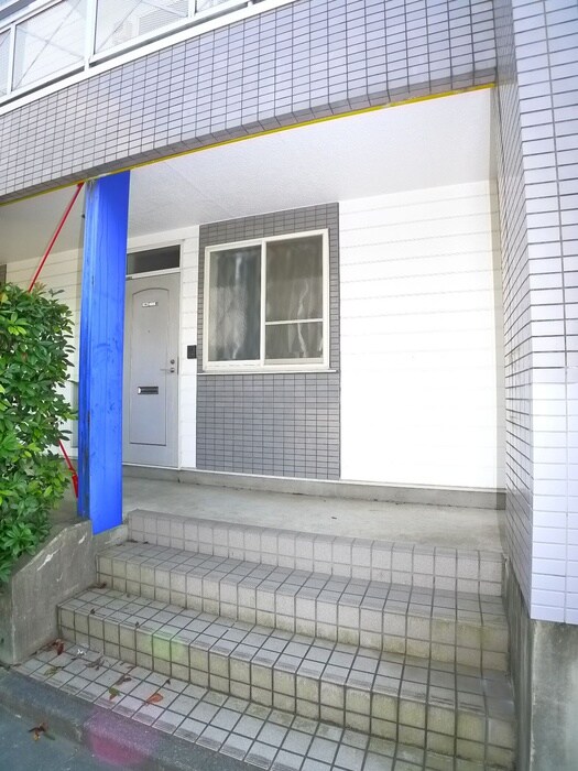 物件外観写真5　(エントランス部分)